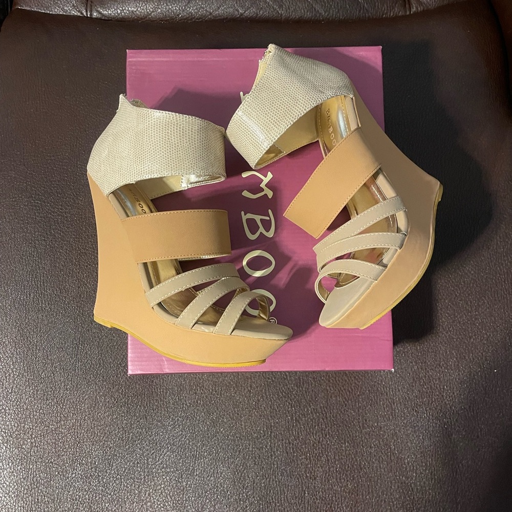 Brand New Bamboo Dreamer Wedges size 8.5